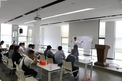 中國發(fā)制品行業(yè)第二期假發(fā)技術(shù)修剪培訓(xùn)圓滿落幕，推動(dòng)計(jì)算機(jī)軟硬件輔助設(shè)備零售發(fā)展